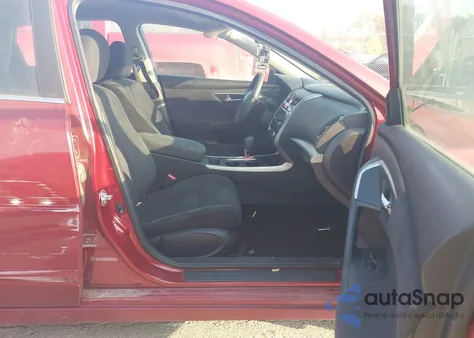 2015 Nissan Altima 2.5 S из США, поврежденный, VIN 1N4AL3APXFC117008